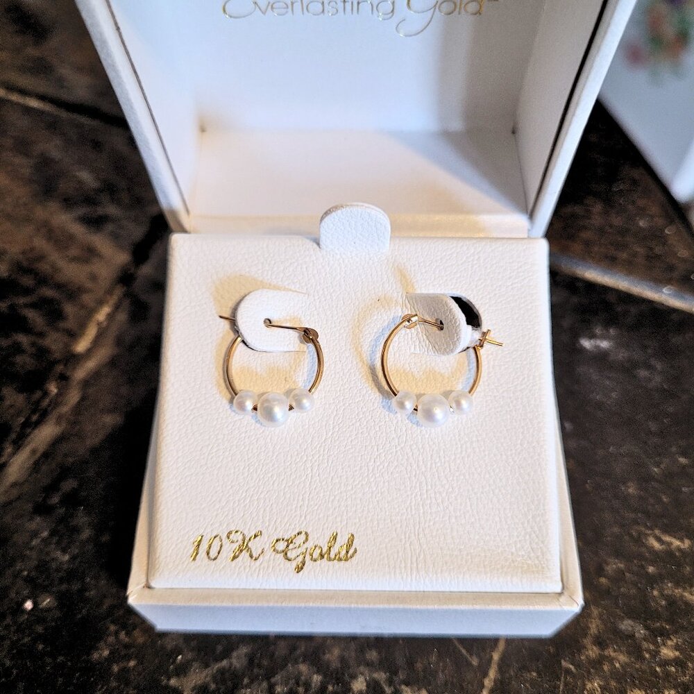 Everlasting Gold 10k Gold Freshwater Cultured Pearl Hoop Earrings